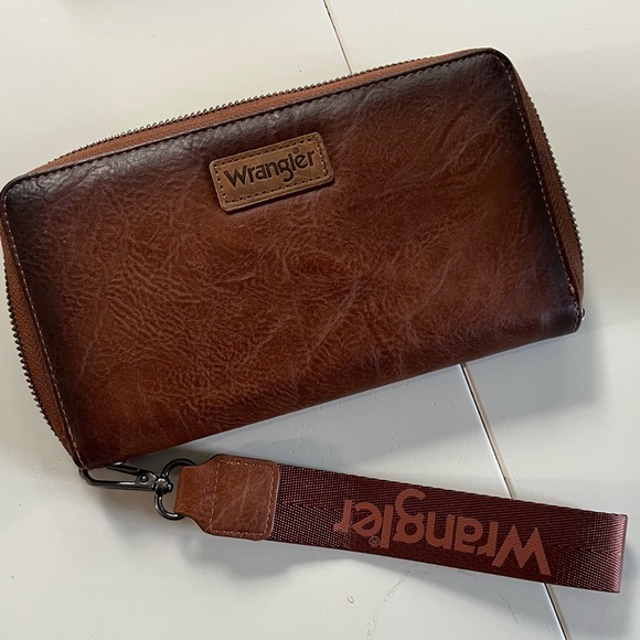 Wranglers Women’s Wallet Wristlet - Picture 2 of 7